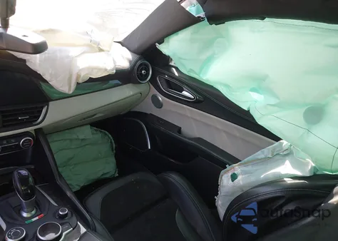 2018 Alfa Romeo Giulia Quadrifoglio Rwd z USA, uszkodzony, nr VIN ZARFAEAV8J7577341